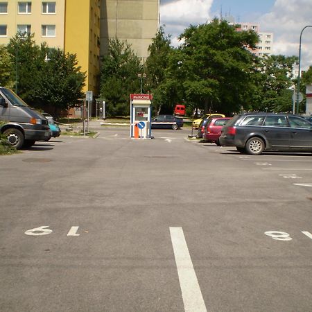 Hotel Dominika Bratislava Buitenkant foto