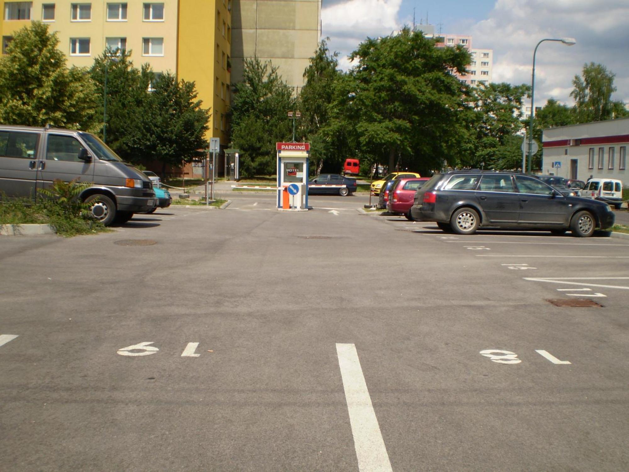 Hotel Dominika Bratislava Buitenkant foto