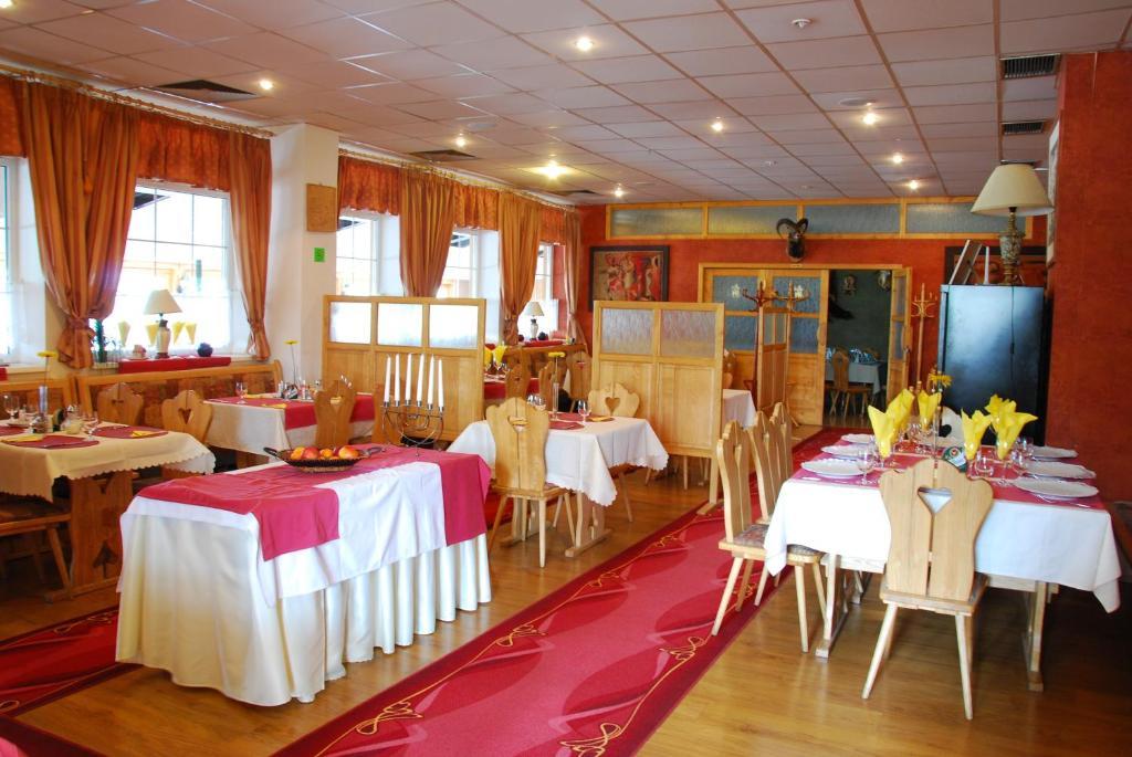 Hotel Dominika Bratislava Buitenkant foto