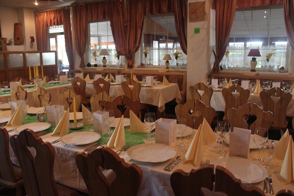 Hotel Dominika Bratislava Buitenkant foto